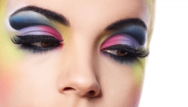 beautiful-woman-with-colorful-make-up (1)