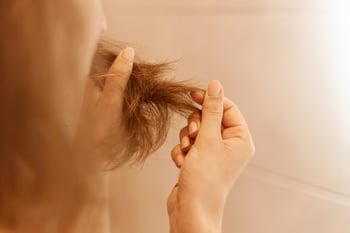closeup-portrait-of-woman-hands-holding-dry-damaged-hair-eds-having-trichology-problem (3)